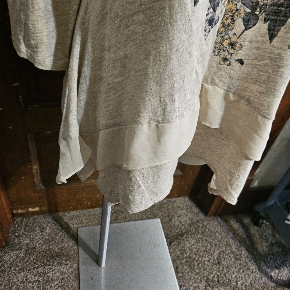 Style & Co Shark bite hem Tunic Oatmeal Floral Flyaway Size S - Picture 4 of 8